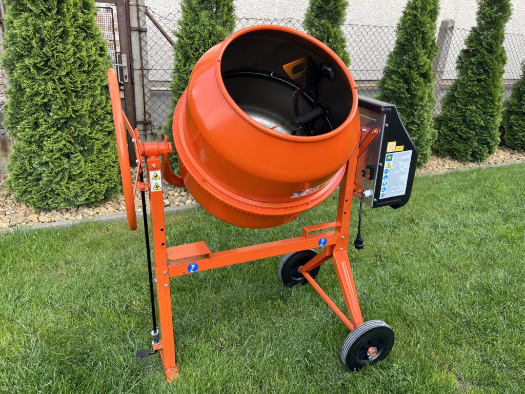 Betonkeverő 145L